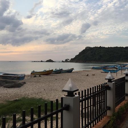 Hotel Janas Blue Water Corner Trincomalee Exterior foto