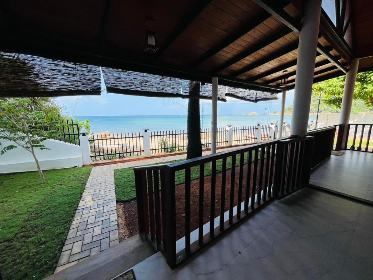 Hotel Janas Blue Water Corner Trincomalee Exterior foto