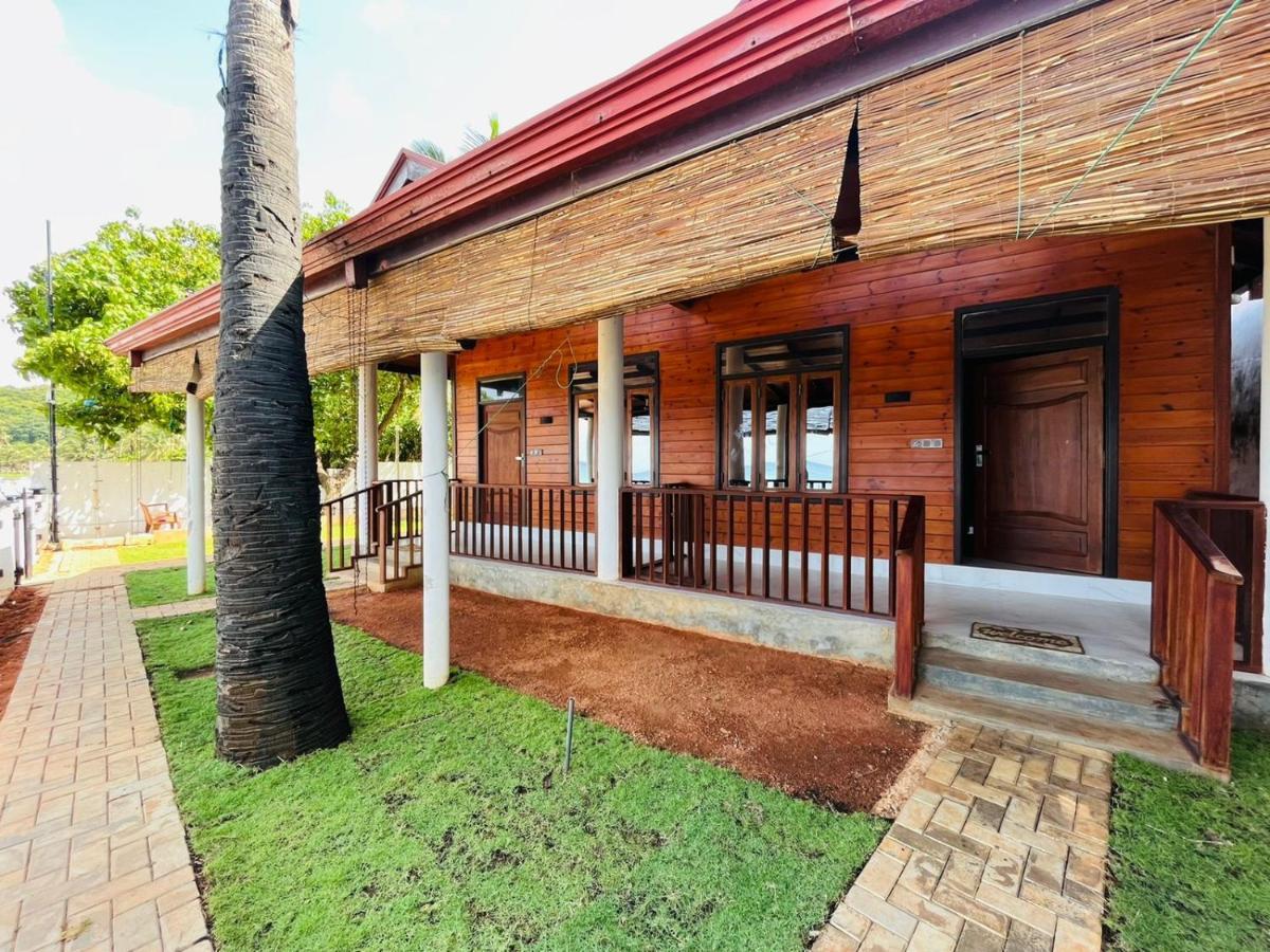 Hotel Janas Blue Water Corner Trincomalee Exterior foto
