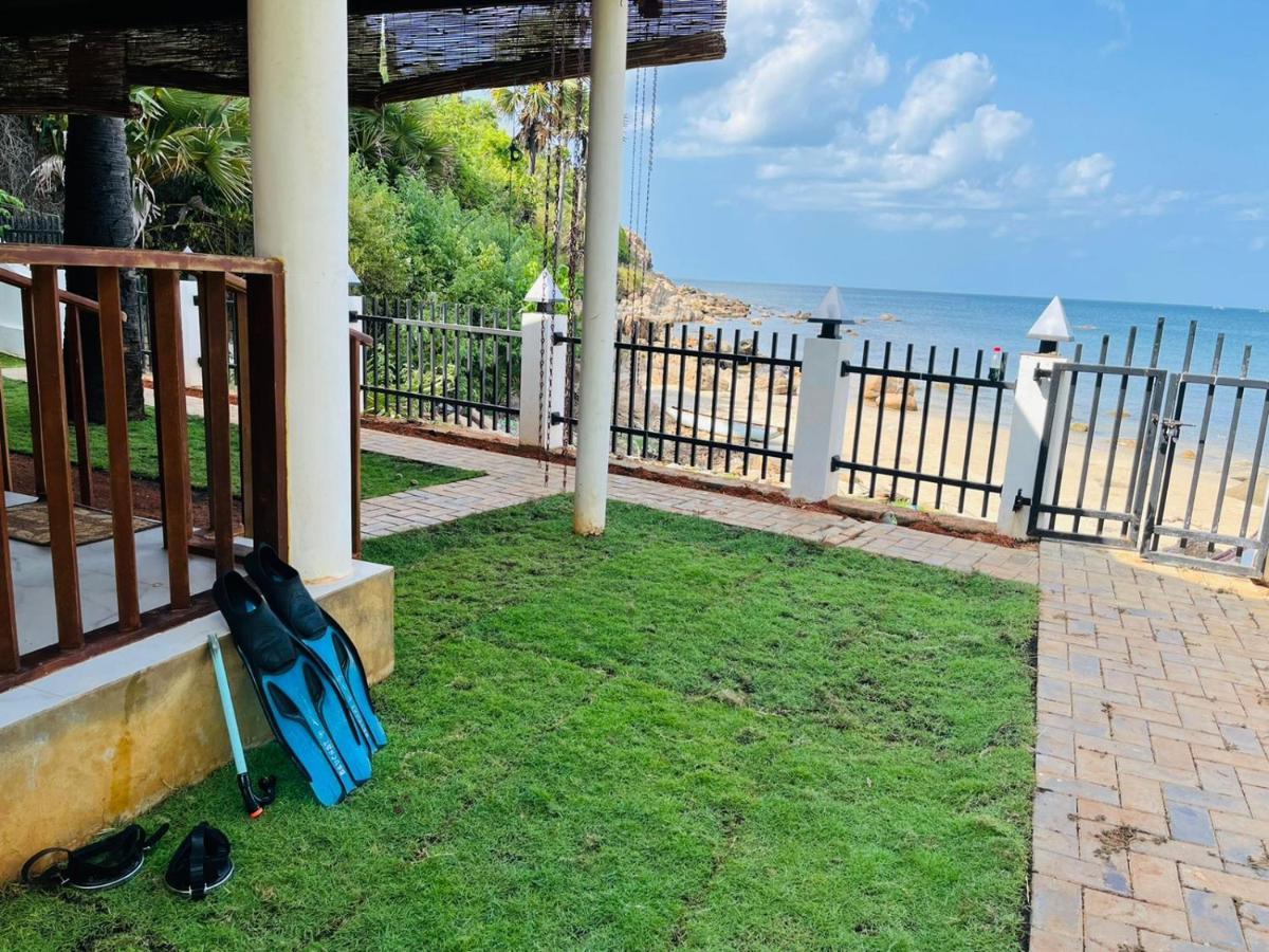Hotel Janas Blue Water Corner Trincomalee Exterior foto