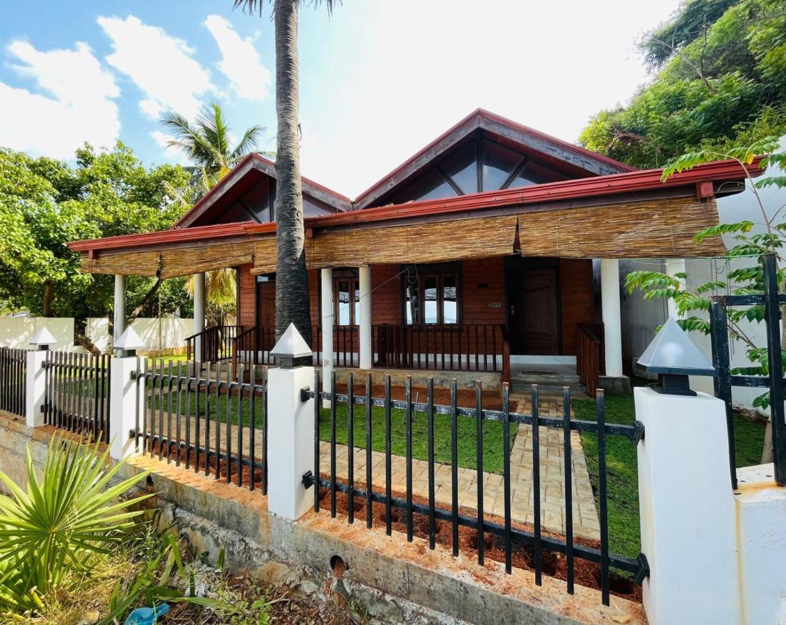 Hotel Janas Blue Water Corner Trincomalee Exterior foto