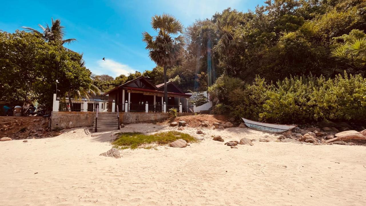 Hotel Janas Blue Water Corner Trincomalee Exterior foto