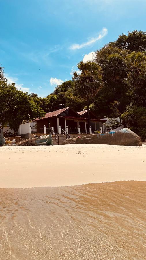 Hotel Janas Blue Water Corner Trincomalee Exterior foto