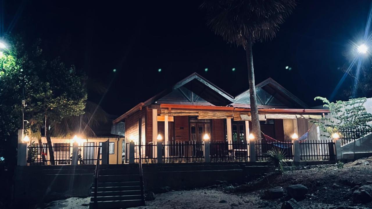 Hotel Janas Blue Water Corner Trincomalee Exterior foto