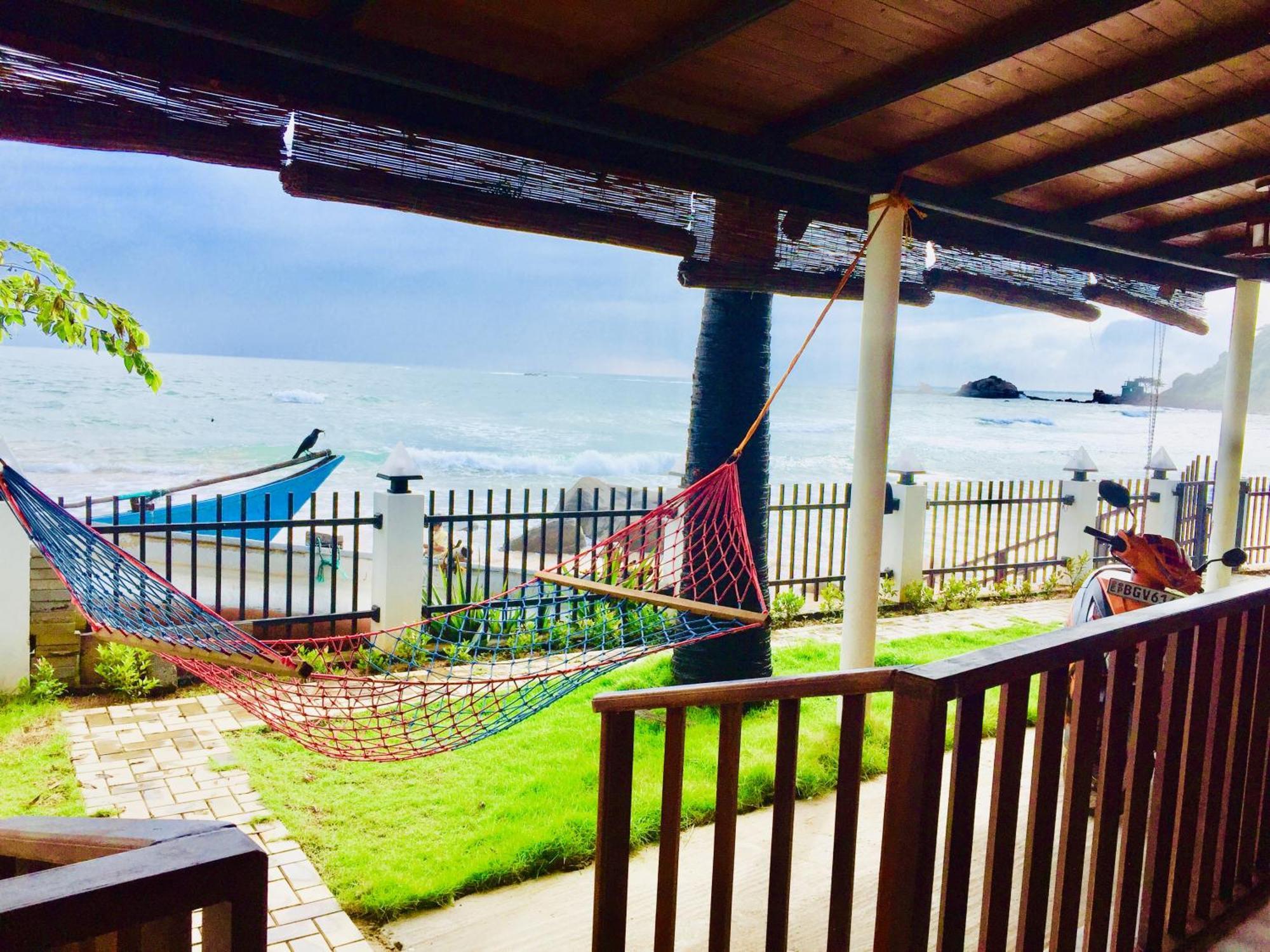 Hotel Janas Blue Water Corner Trincomalee Exterior foto