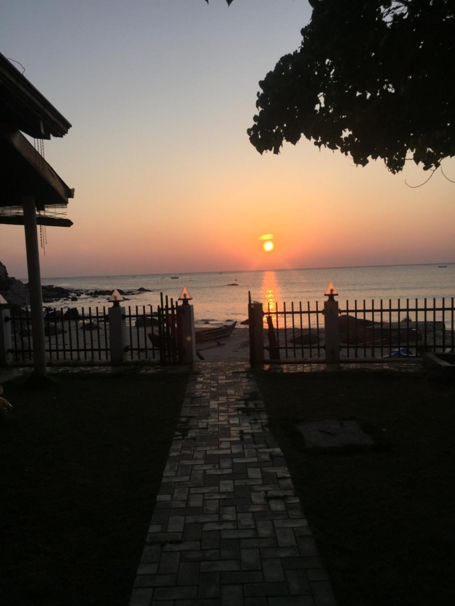 Hotel Janas Blue Water Corner Trincomalee Exterior foto